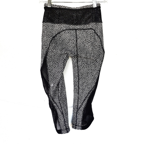 Lululemon Black & White cropped leggings - Picture 1 of 4